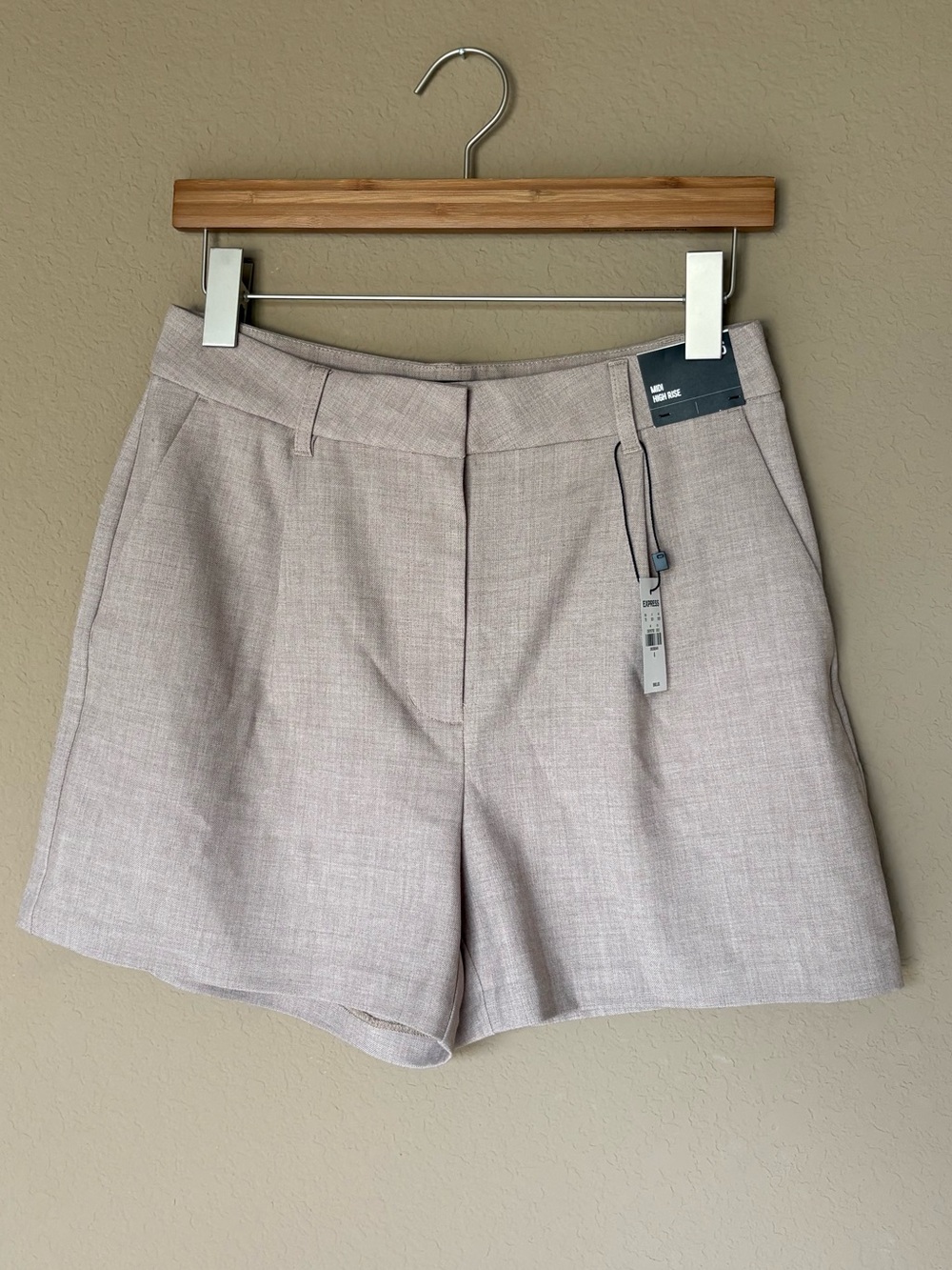 Express Women's Tailored Shorts in Light Beige